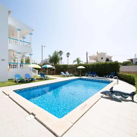 Villa Henriques *